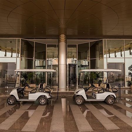 Millennium Hail Hotel Екстериор снимка Golf carts at the entrance of the hotel