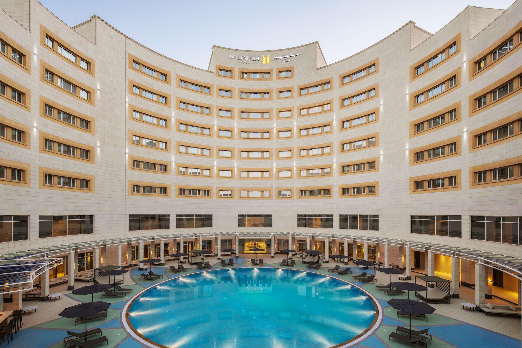 Millennium Hail Hotel Екстериор снимка The pool at the hotel