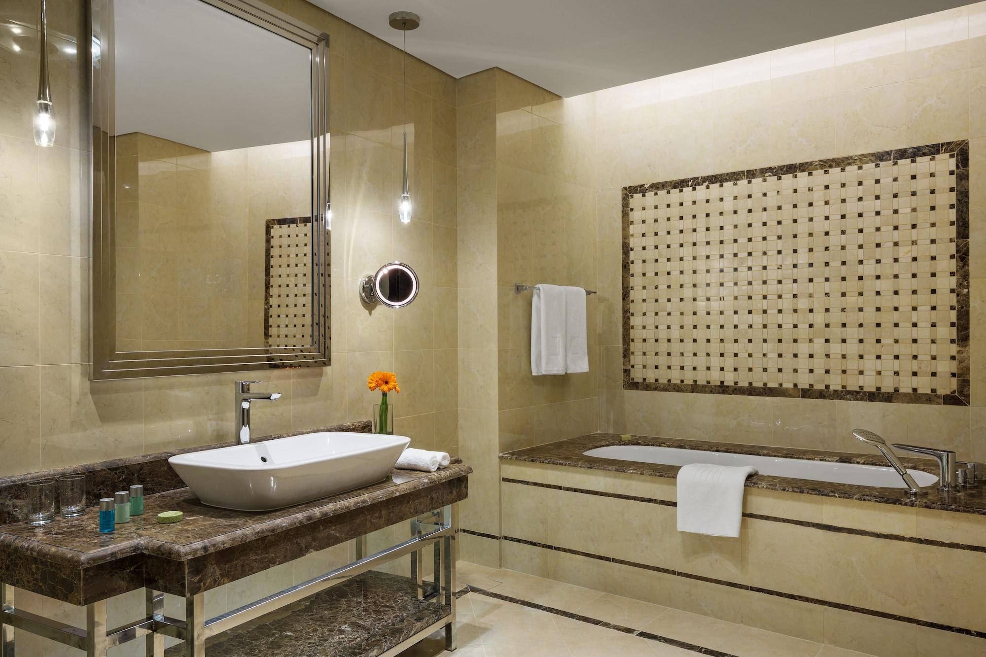 Millennium Hail Hotel Екстериор снимка Bathroom