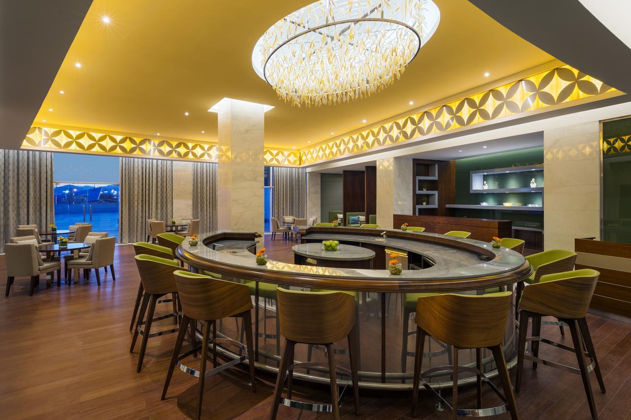 Millennium Hail Hotel Екстериор снимка The bar at the lounge