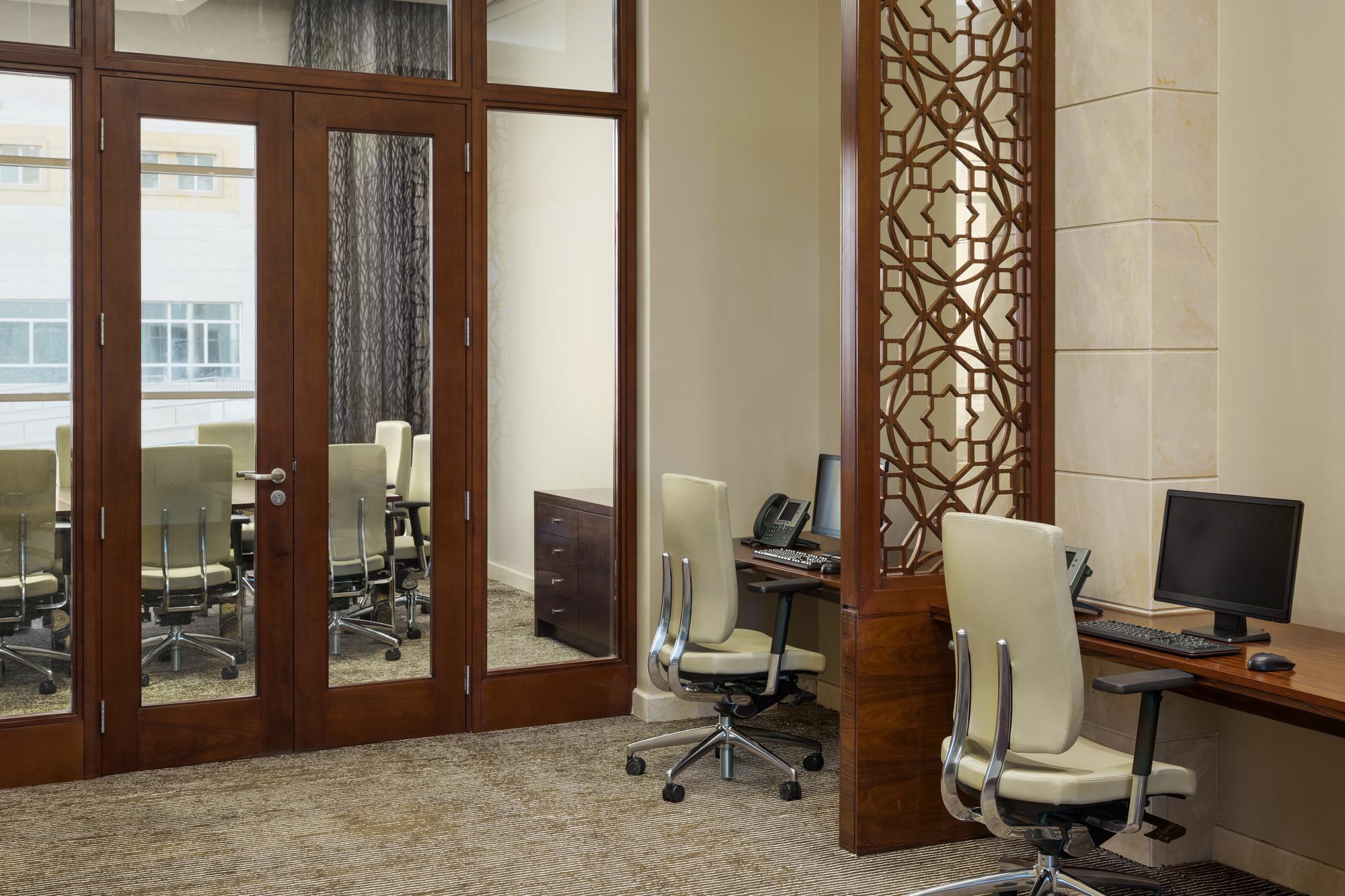 Millennium Hail Hotel Екстериор снимка Business Center